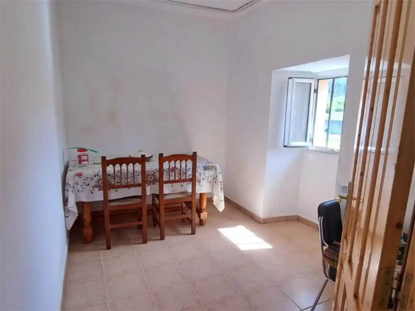 Menjador de Casa o xalet en venda en Laxe amb Jardí privat, Traster i Moblat