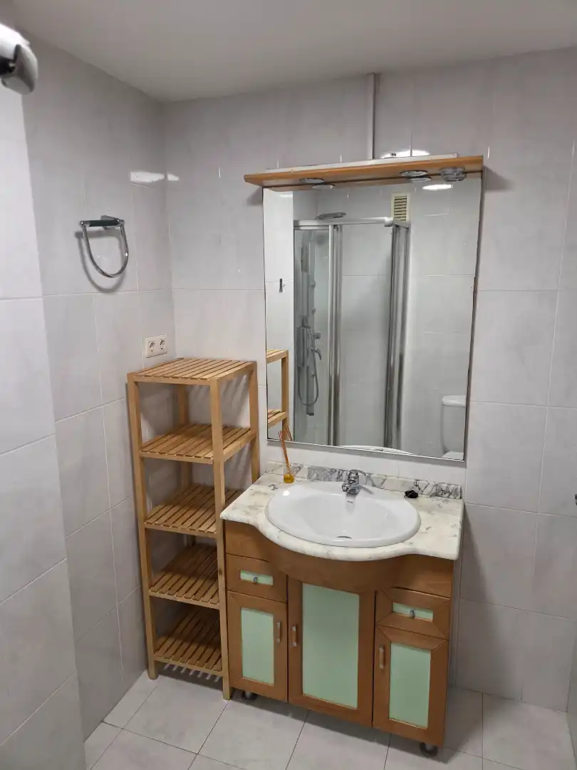 Baño de Piso de alquiler en Barcelona con Calefacción, Horno y Lavadora