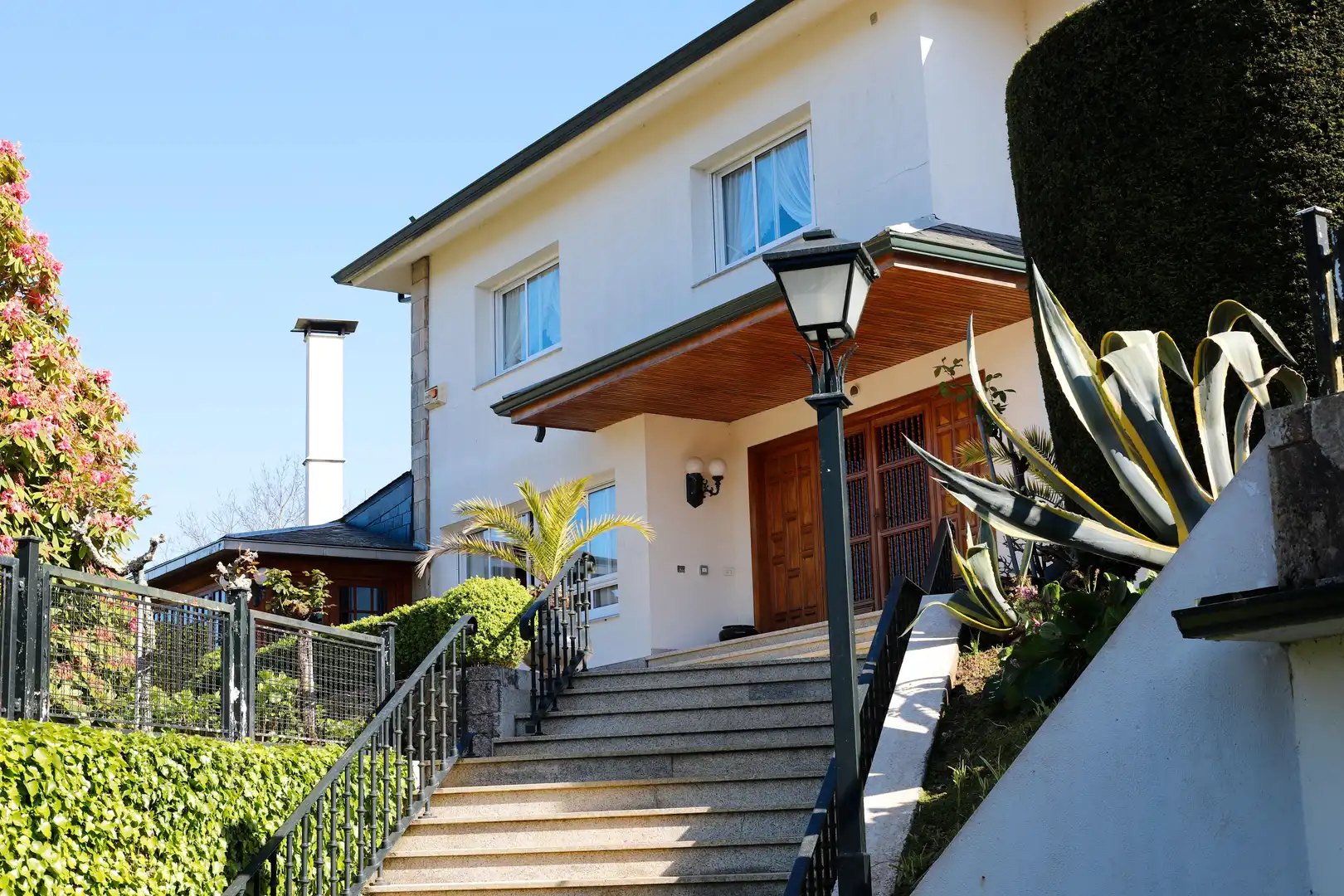 House with terrace for sale in Oleiros pueblo