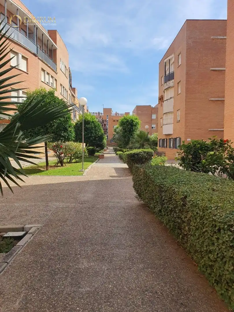 Außenansicht von Wohnung zum Verkauf in Mairena del Aljarafe mit Klimaanlage, Heizung und Abstellraum