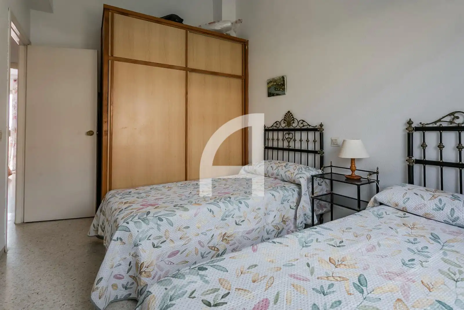 Schlafzimmer von Einfamilien-Reihenhaus zum Verkauf in Estepona mit Heizung, Terrasse und Schwimmbad