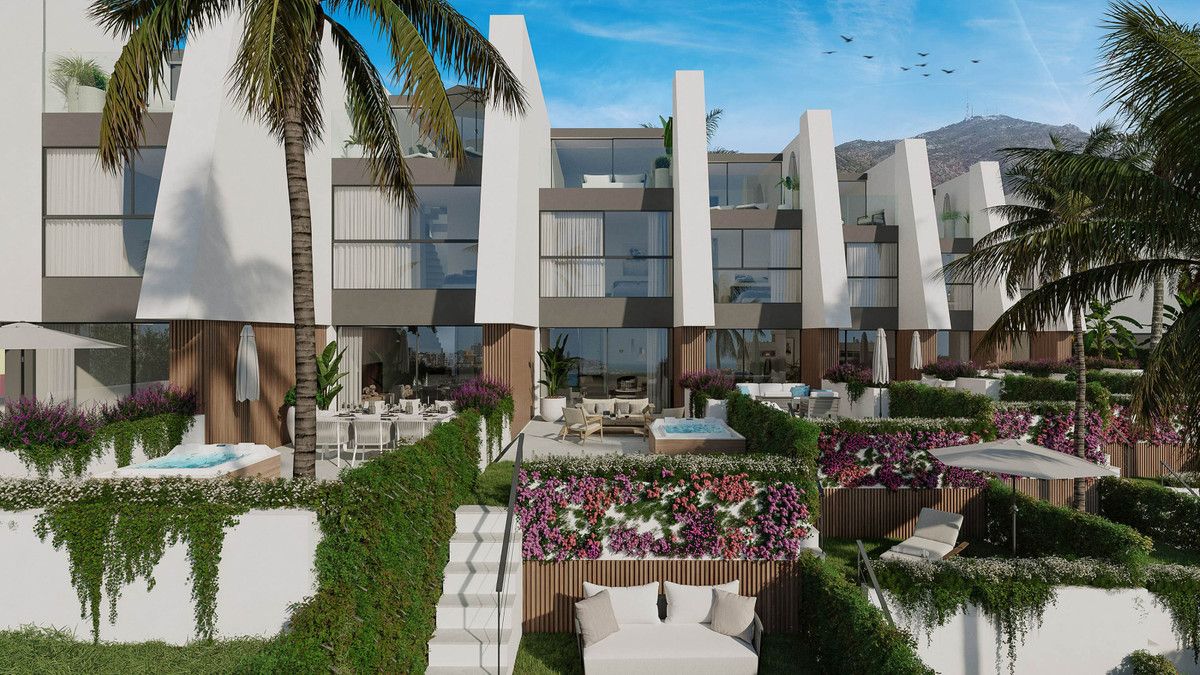 Jardí de Casa adosada en venda en Fuengirola amb Aire condicionat, Terrassa i Piscina