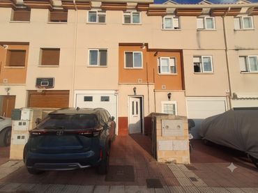 Detached house for sale in Avenida de Torremormojon 63