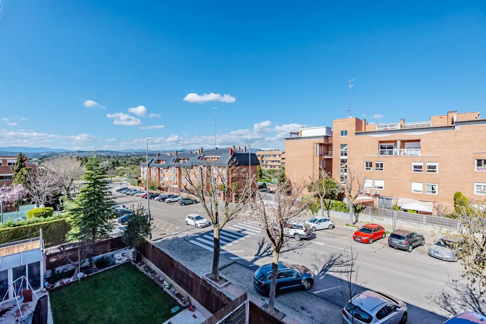 Außenansicht von Wohnung zur Miete in Las Rozas de Madrid mit Klimaanlage, Heizung und Privatgarten