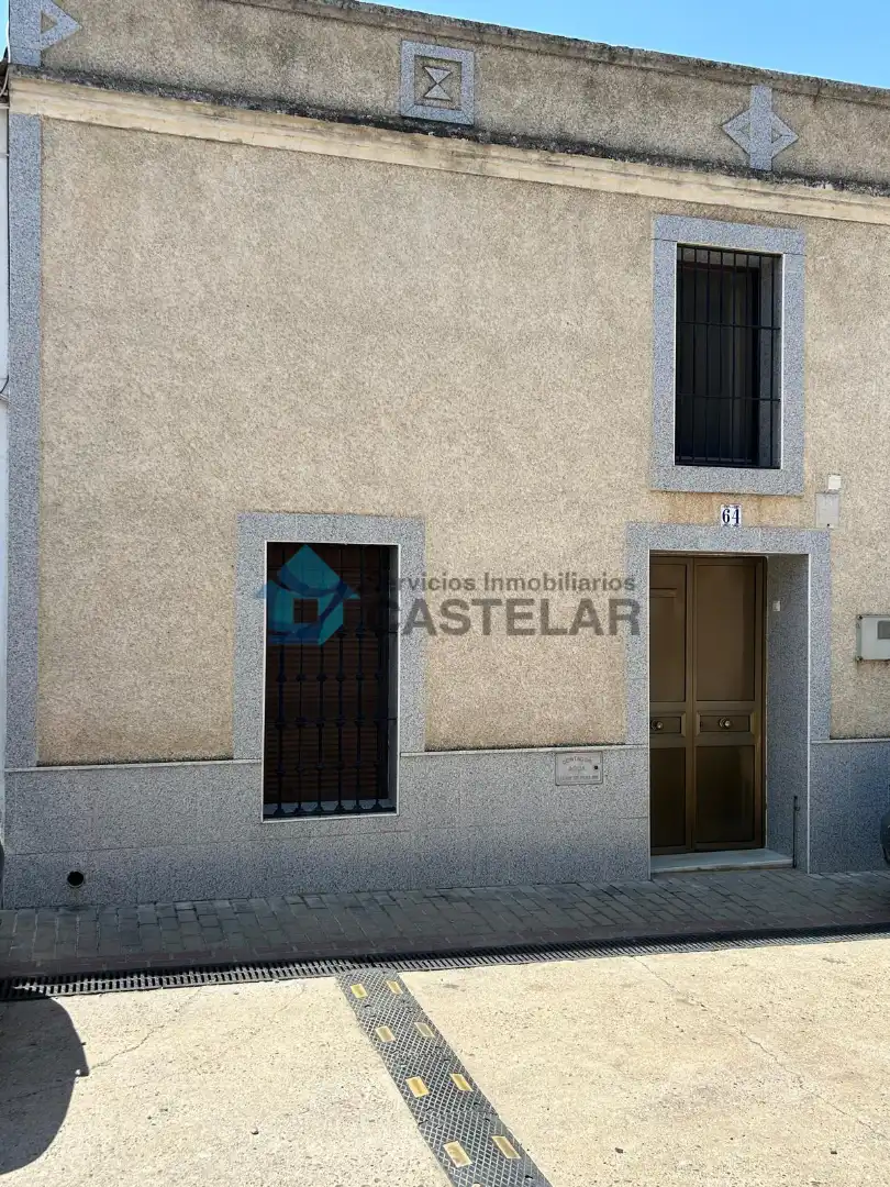 Vista exterior de Casa adosada en venta en Higuera de Vargas con Amueblado