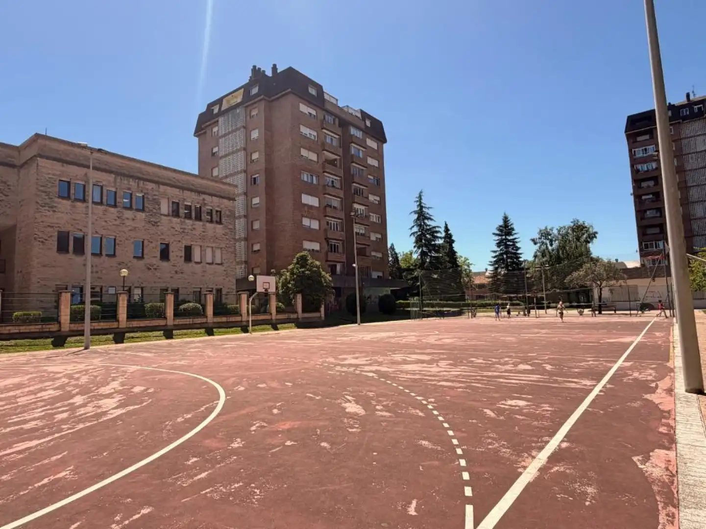 Aparcament de Pis en venda en Torrelavega  amb Calefacció, Jardí privat i Parquet