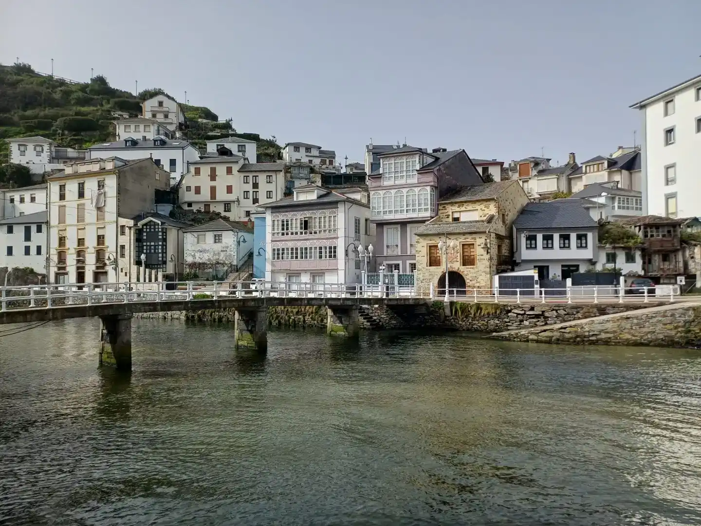 Vista exterior de Casa adosada en venda en Valdés - Luarca amb Parquet, Forn i Rentadora