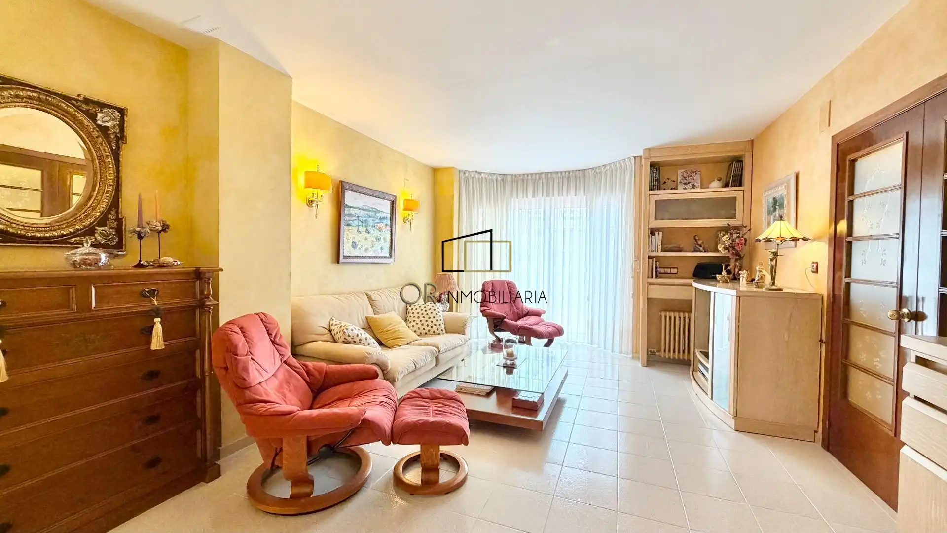 Sala d'estar de Casa o xalet en venda en Vilafranca del Penedès amb Aire condicionat, Calefacció i Jardí privat