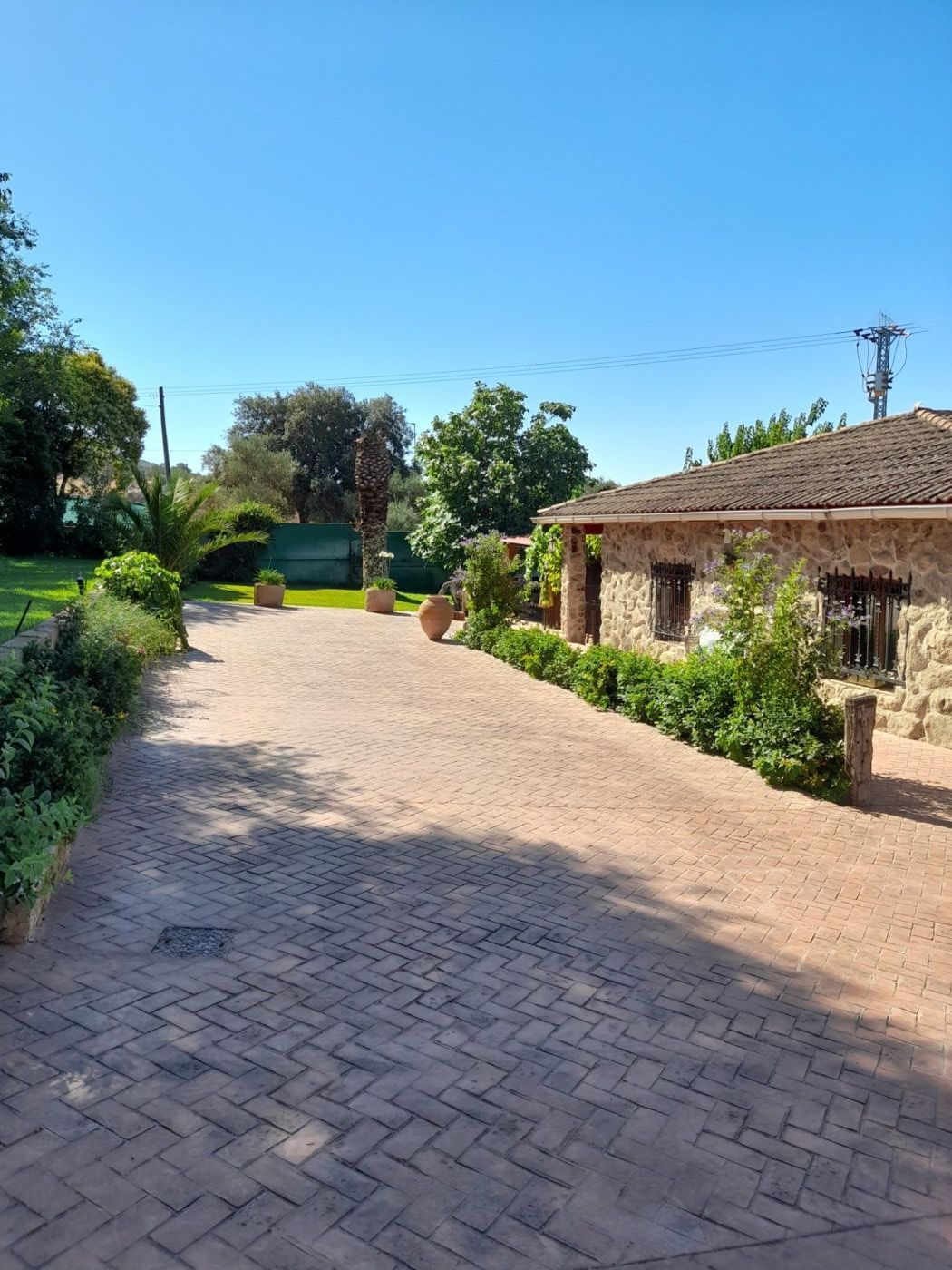 Vista exterior de Casa o xalet en venda en Cáceres Capital amb Jardí privat, Terrassa i Traster