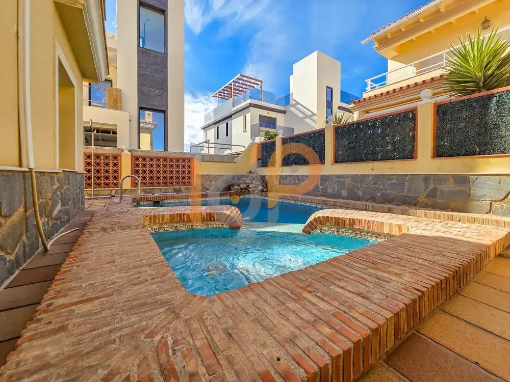 Casa amb terrassa en venda a Puerto de Garrucha