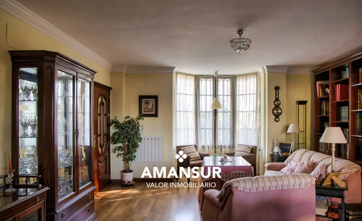 Chalet con piscina en venta en Calle Peral, imagen 4