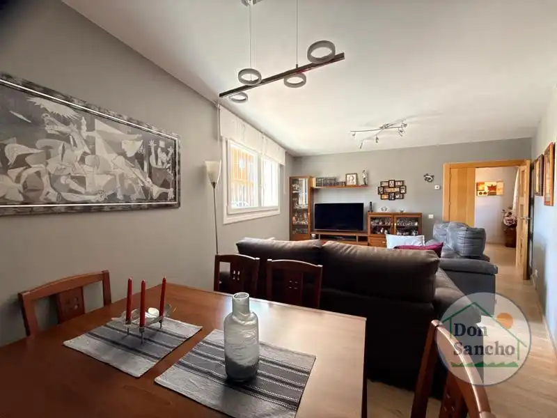 Sala de estar de Casa adosada en venta en Santovenia de Pisuerga con Calefacción y Terraza