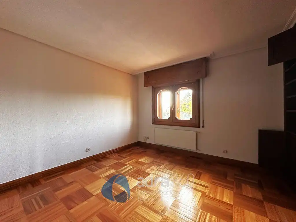 Bedroom of Houses for sale in Lardero  with Air Conditioner, Heating and Private garden