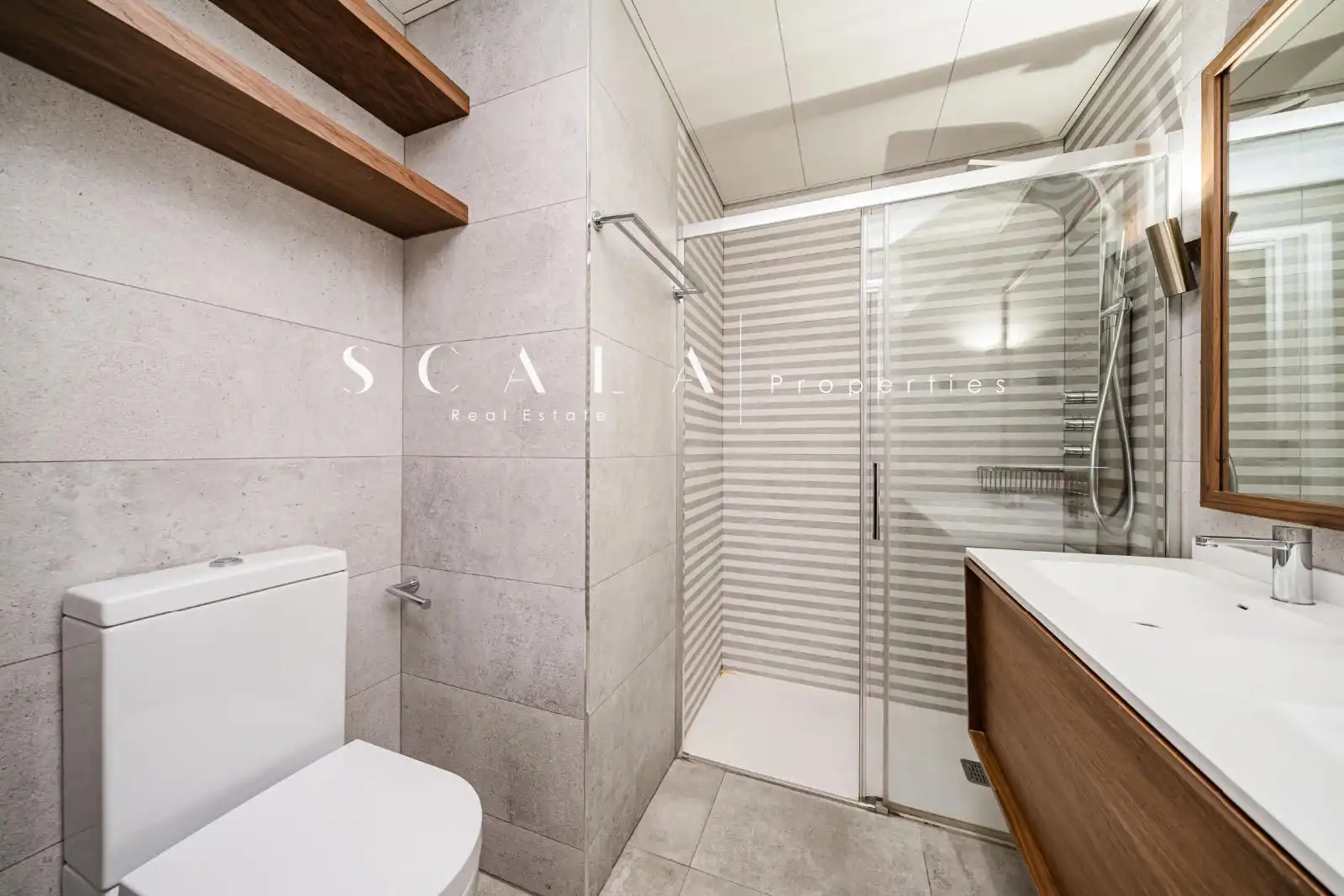 Badezimmer von Wohnung zur Miete in Madrid mit Klimaanlage, Heizung und Privatgarten