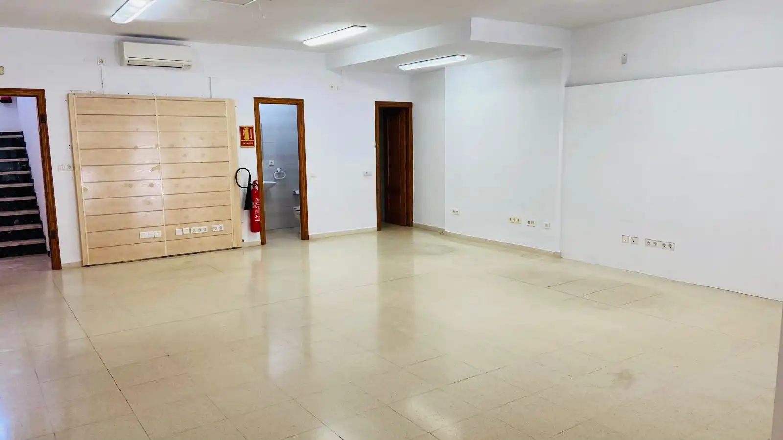 Local de alquiler en Moraira con Aire acondicionado, Calefacción y Alarma