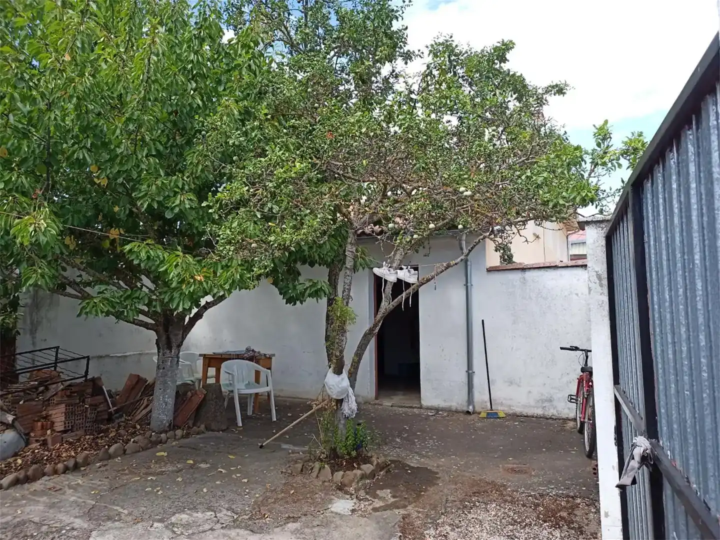 Vista exterior de Casa o chalet en venta en Calahorra de Boedo con Jardín privado, Trastero y Amueblado