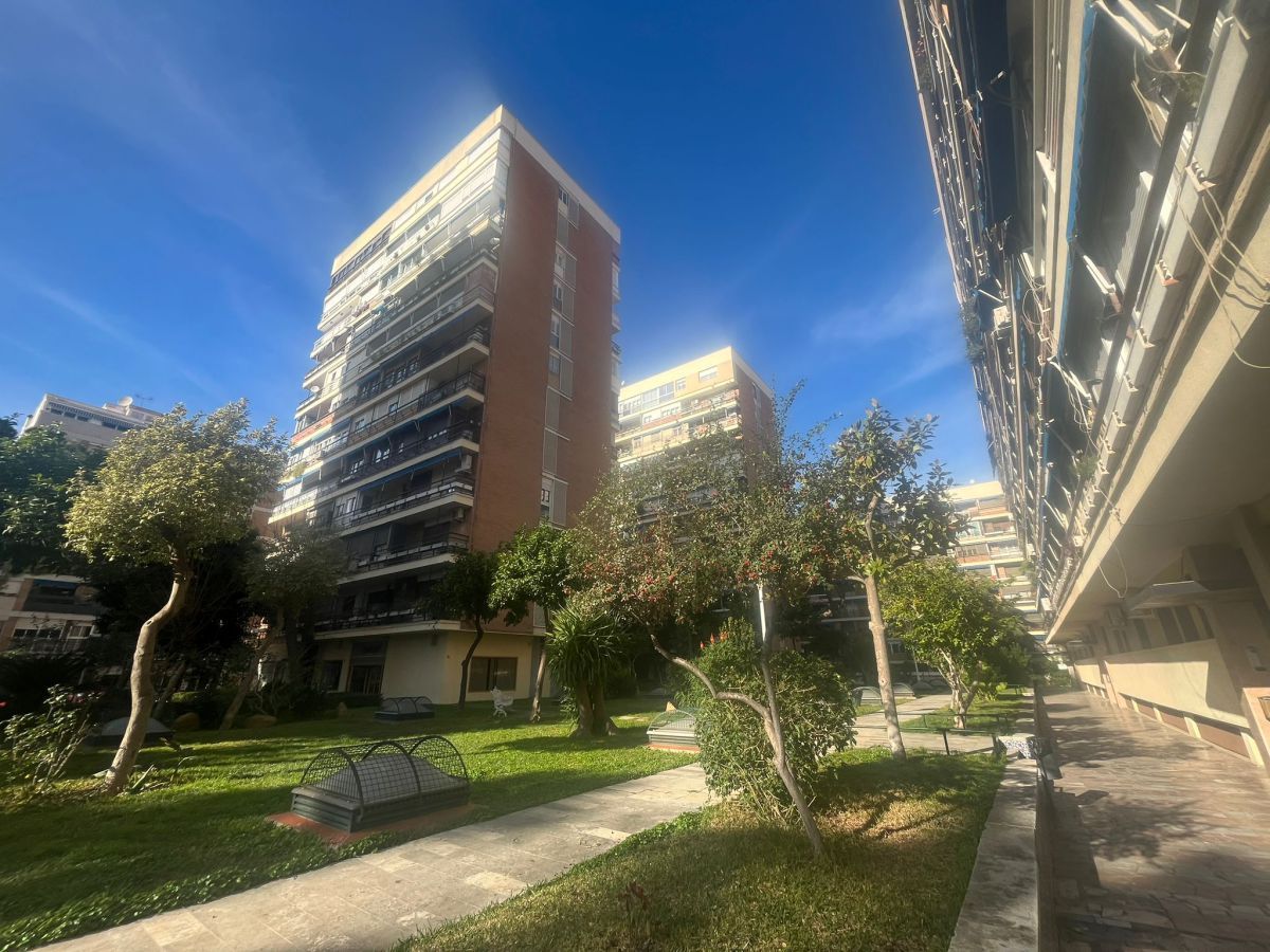 Vista exterior de Pis en venda en  Sevilla Capital amb Aire condicionat, Parquet i Terrassa