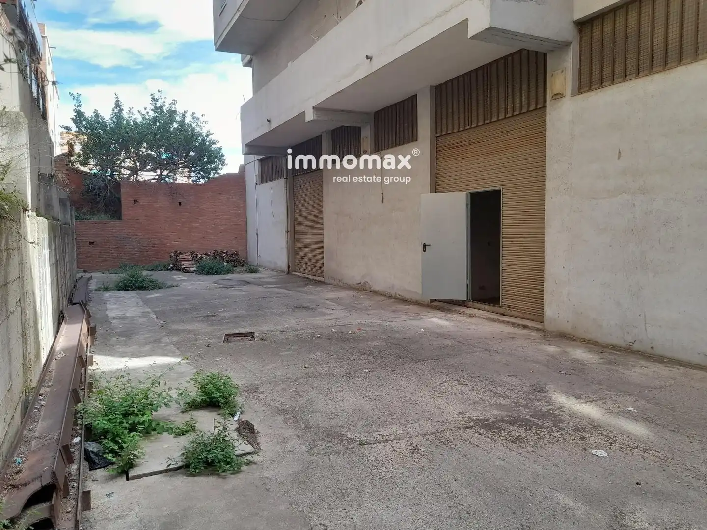 Vista exterior de Nau industrial en venda en Sant Feliu de Llobregat