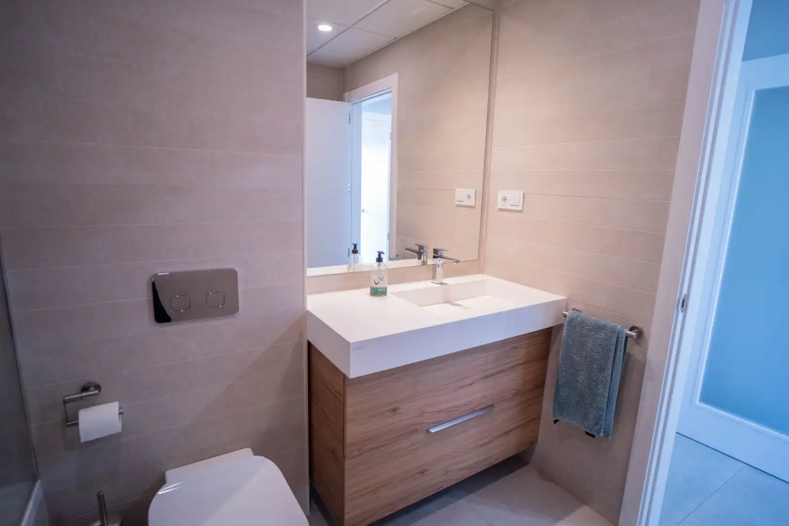 Bathroom of Attic for sale in Torremolinos  with Air Conditioner, Terrace and Storage room