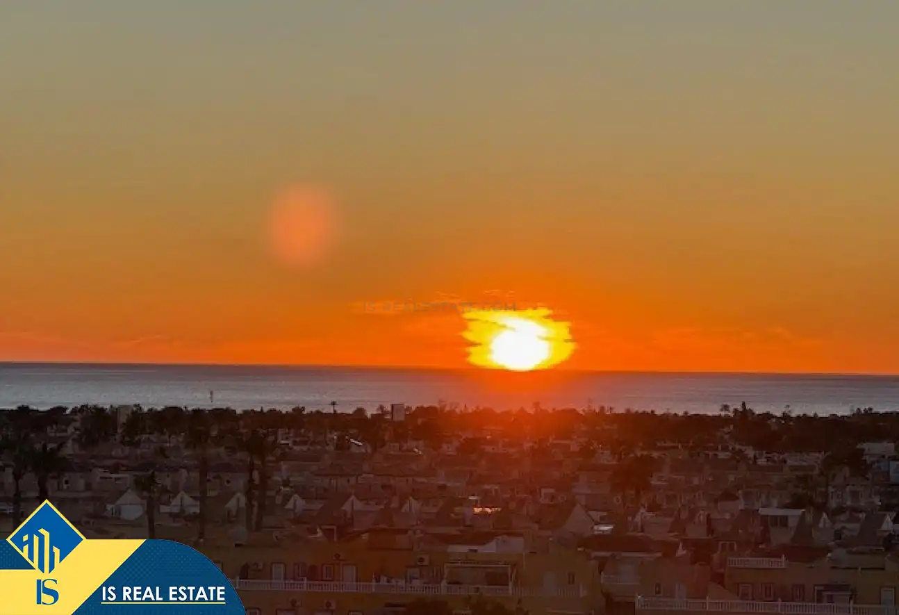 Vista exterior de Àtic en venda en Orihuela amb Aire condicionat, Calefacció i Terrassa