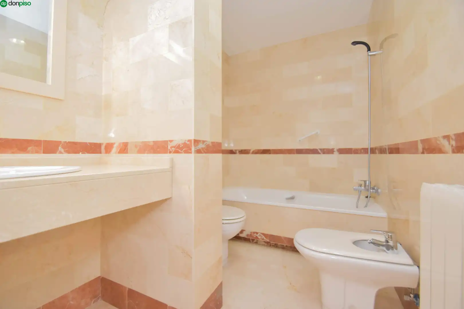 Bathroom of Attic for sale in Granada  with Heating, Private garden and Parquet flooring