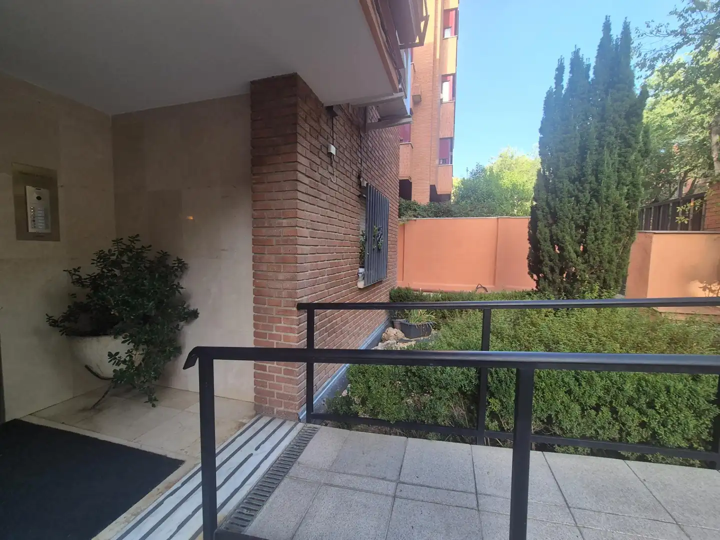 Vista exterior de Piso en venta en Madrid