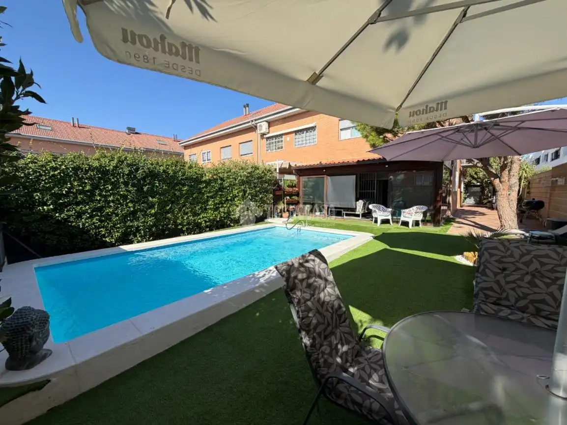 Schwimmbecken von Wohnung zum Verkauf in Villalbilla mit Privatgarten und Schwimmbad