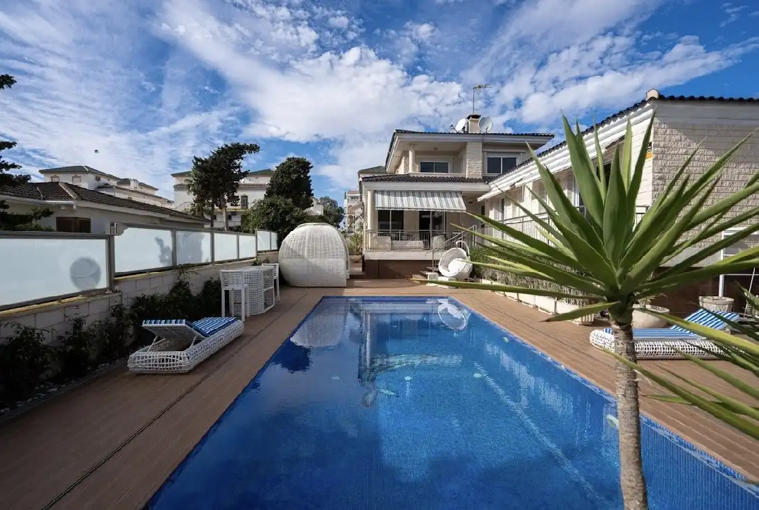 Piscina de Casa o chalet en venta en Guardamar del Segura con Aire acondicionado, Calefacción y Terraza