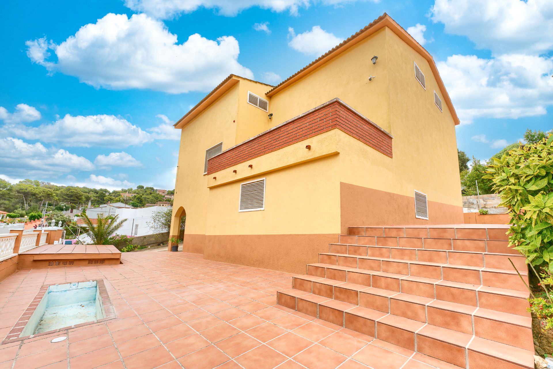 Vista exterior de Casa o chalet en venta en Castellet i la Gornal con Jardín privado, Terraza y Amueblado