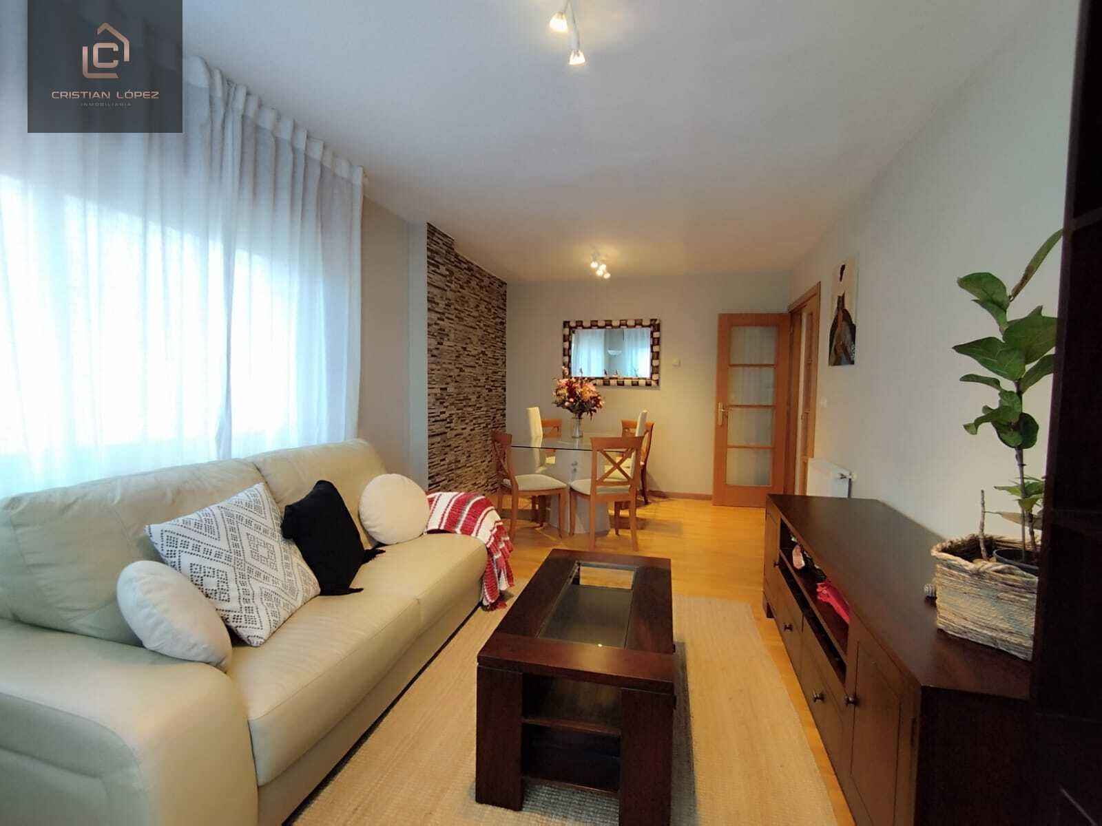 Sala d'estar de Pis en venda en Culleredo amb Calefacció, Parquet i Traster