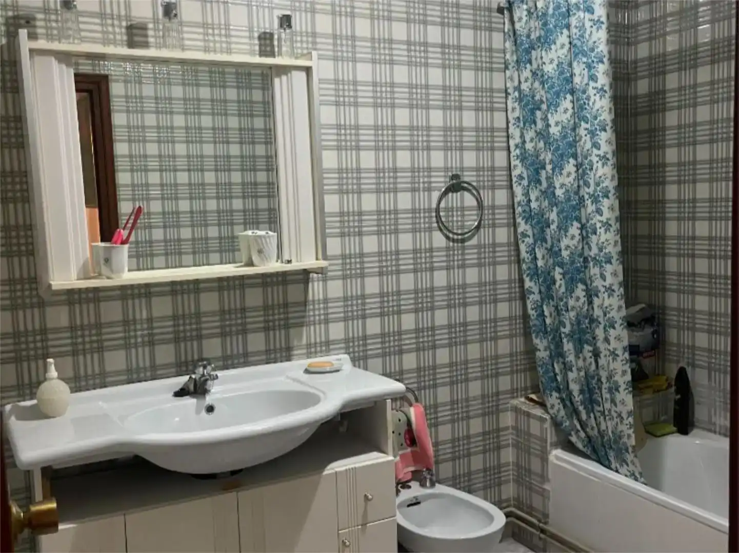 Bany de Casa adosada en venda en Alaejos amb Parquet, Traster i Moblat