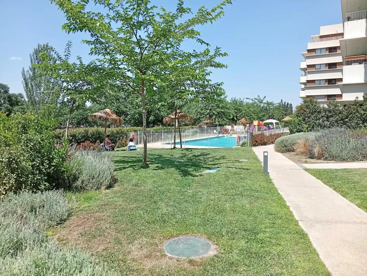 Piscina de Pis de lloguer en Granada amb Aire condicionat, Calefacció i Parquet
