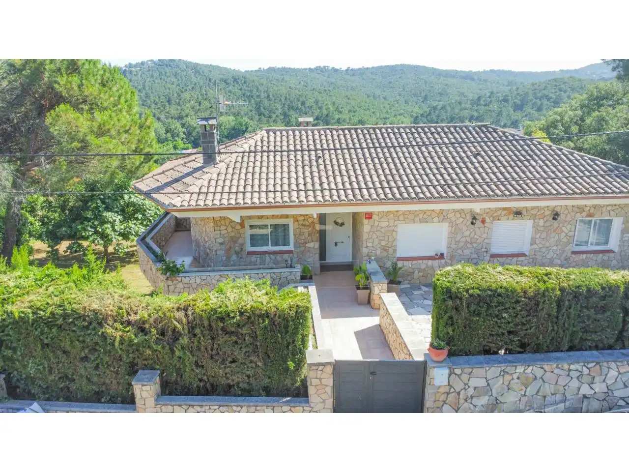 Vista exterior de Casa o xalet en venda en Vidreres amb Aire condicionat, Calefacció i Jardí privat
