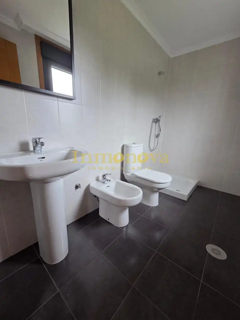 Baño de Piso en venta en Salceda de Caselas con Calefacción y Trastero