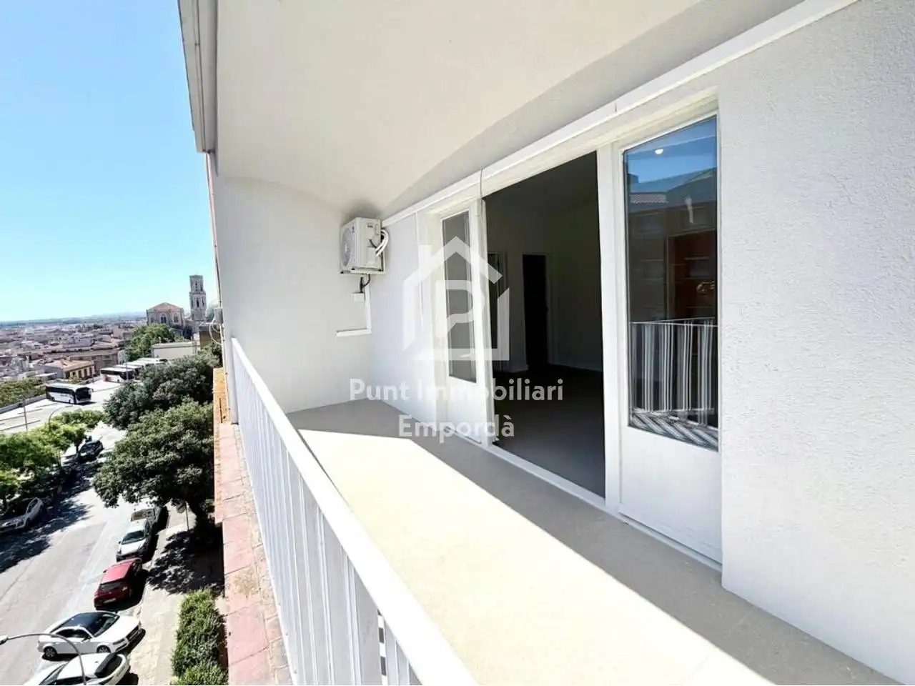 Außenansicht von Wohnung zum Verkauf in Figueres mit Klimaanlage, Heizung und Terrasse