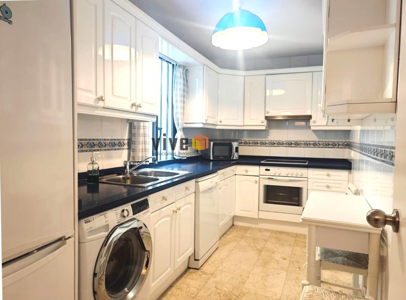 Kitchen of Flat to rent in  Sevilla Capital  with Air Conditioner, Heating and Storage room