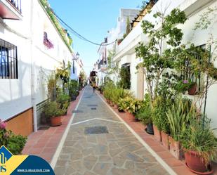 Vista exterior de Casa o xalet en venda en Marbella amb Aire condicionat i Terrassa