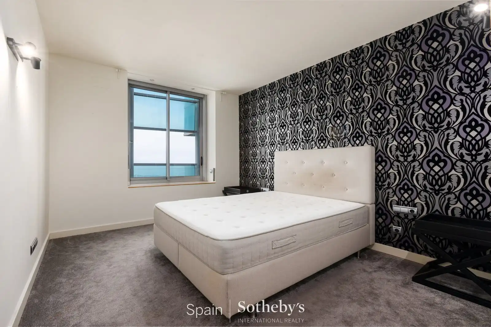 Habitación de Ático en venta en Barcelona con Aire acondicionado, Calefacción y Trastero
