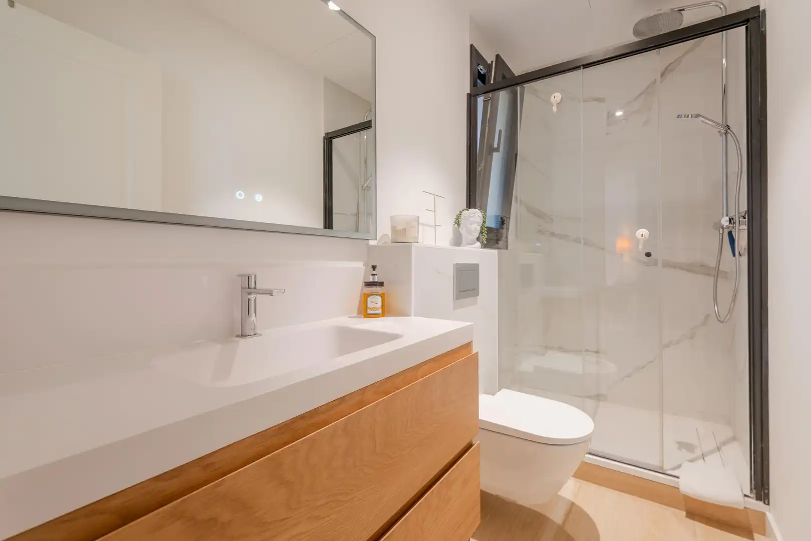 Bathroom of Flat for rent in Girona  with Air Conditioner and Heating