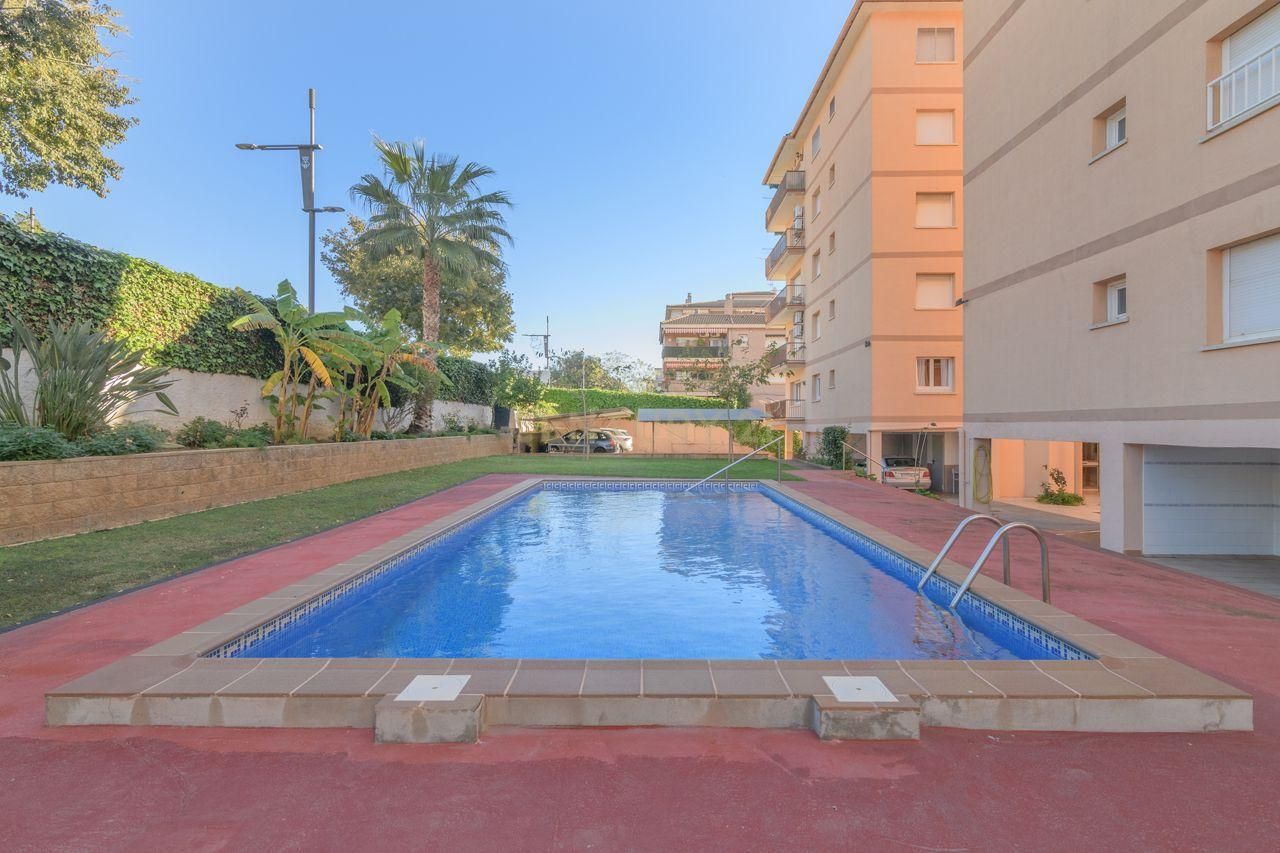 Schwimmbecken von Wohnungen zum verkauf in Calafell
