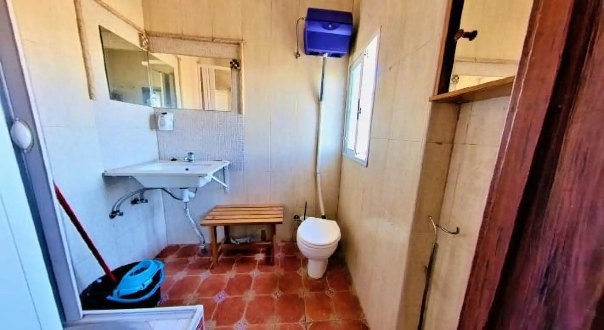 Baño de Piso en venta en Sax con Balcón