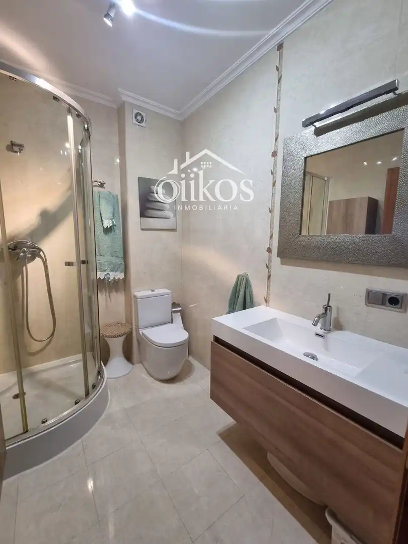 Baño de Casa adosada en venta en Villamayor con Aire acondicionado, Calefacción y Parquet