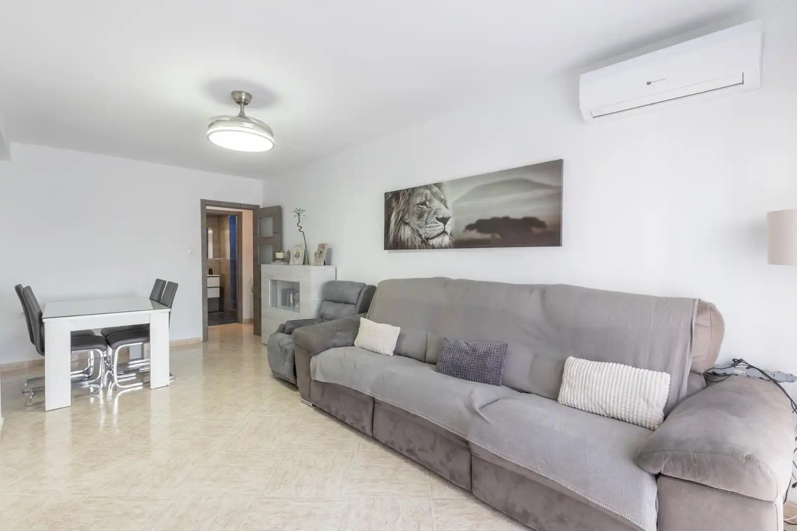 Sala de estar de Piso en venta en Granada con Aire acondicionado y Balcón