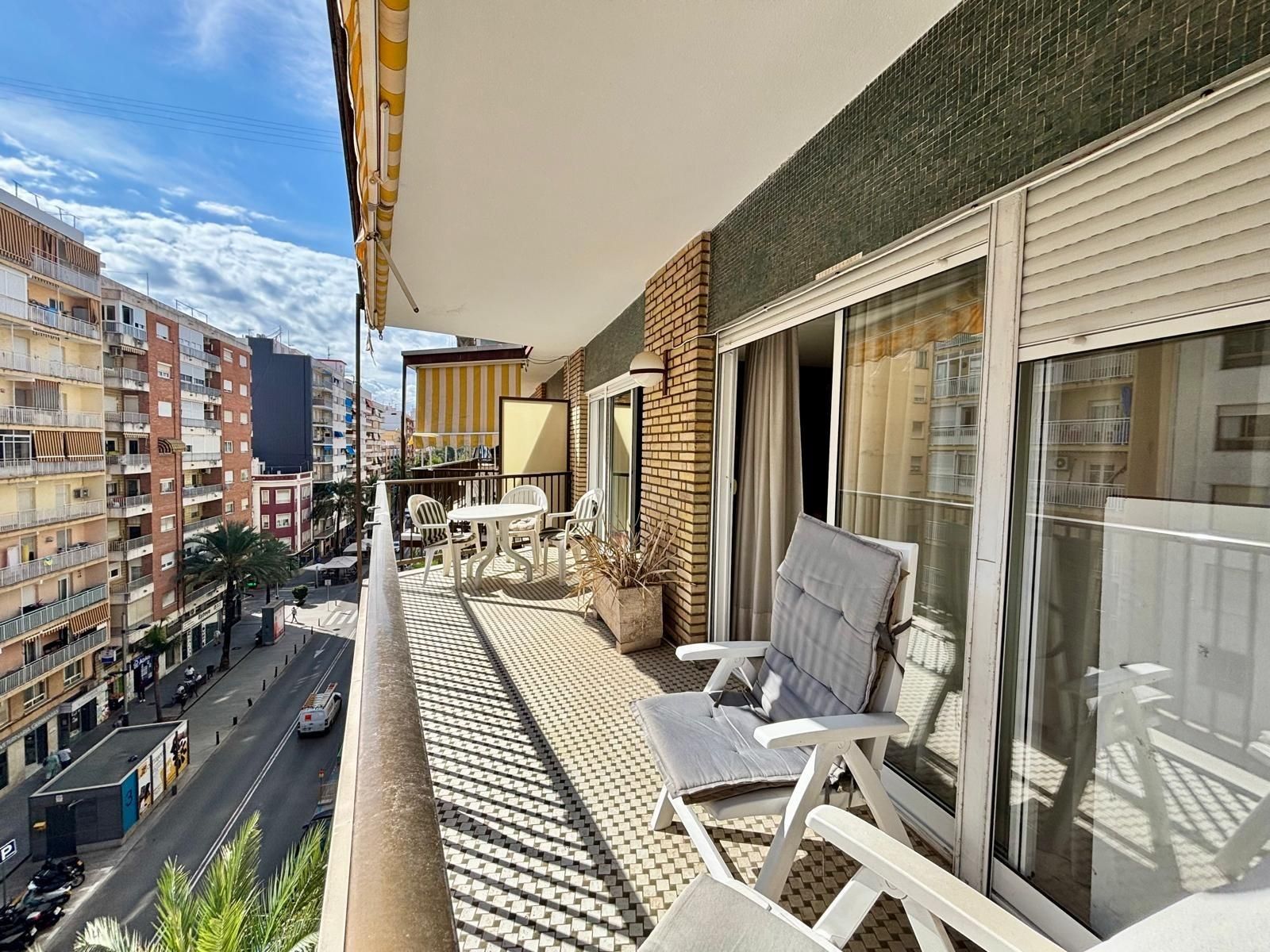 Vista exterior de Pis en venda en Gandia amb Calefacció, Terrassa i Balcó