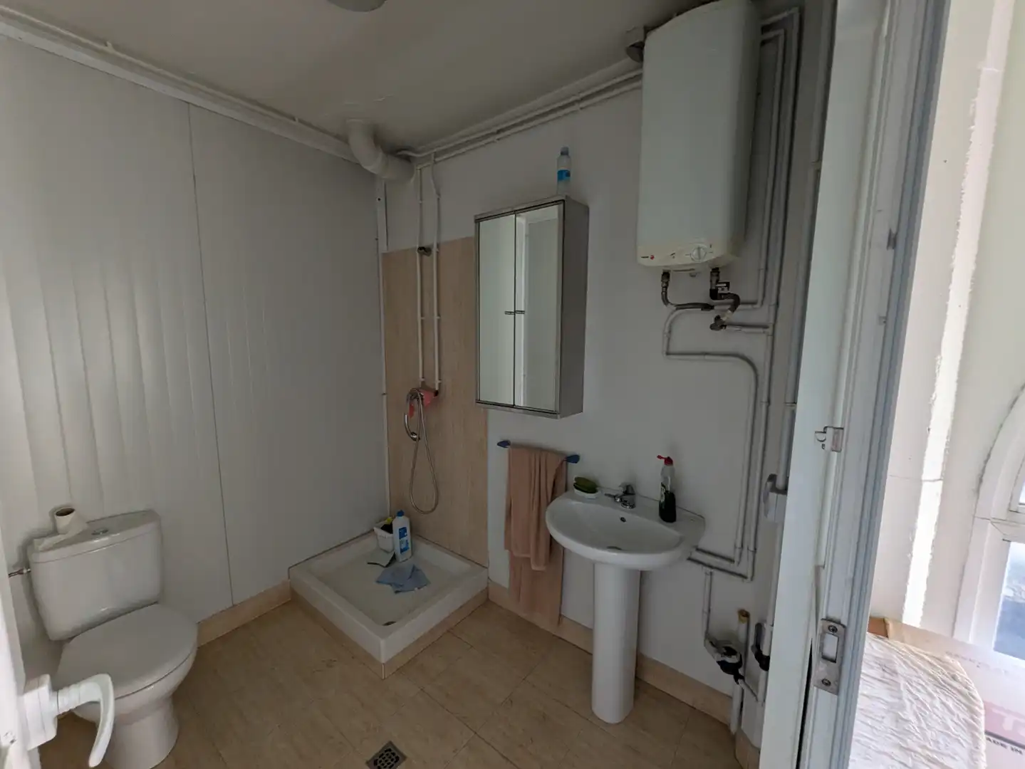 Badezimmer von Fabrikhallen zur Miete in Lezo