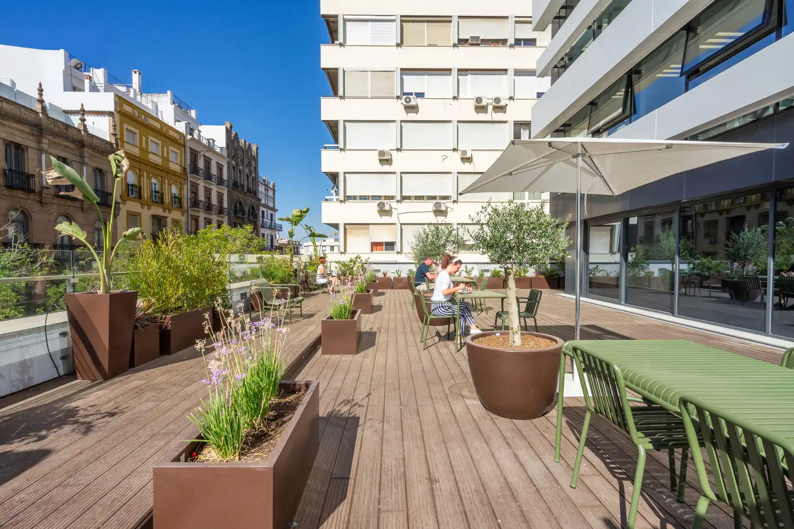 Terrasse von Büro zur Miete in Sevilla mit Klimaanlage, Heizung und Möbliert