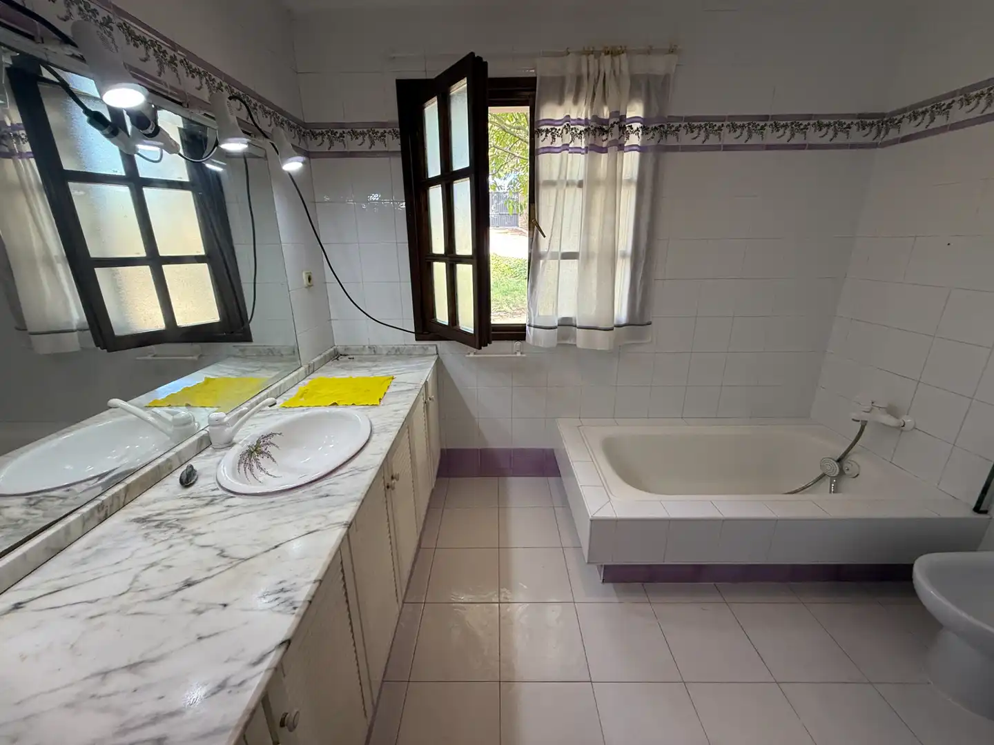 Badezimmer von Haus oder Chalet zum Verkauf in Gijón  mit Heizung, Privatgarten und Parkett