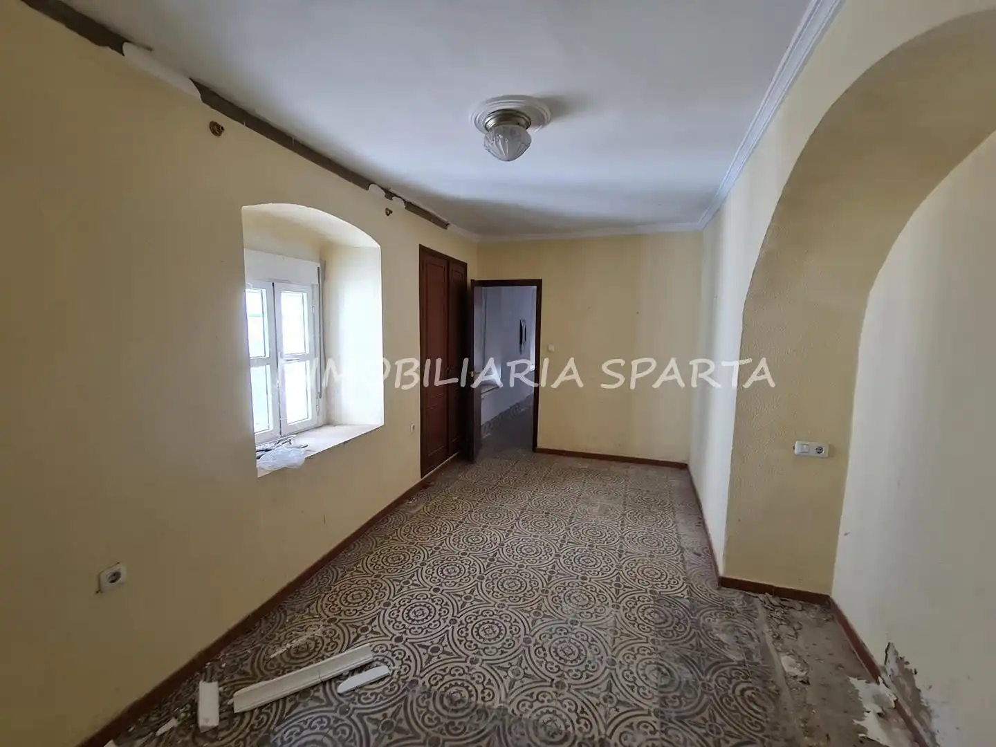 Casa adosada en venda en Sanlúcar la Mayor amb Jardí privat i Balcó