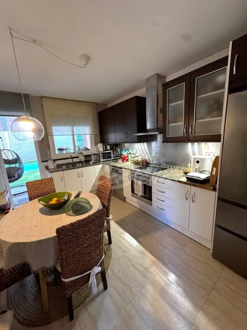 Cuina de Casa o xalet en venda en Sant Iscle de Vallalta amb Calefacció, Jardí privat i Terrassa