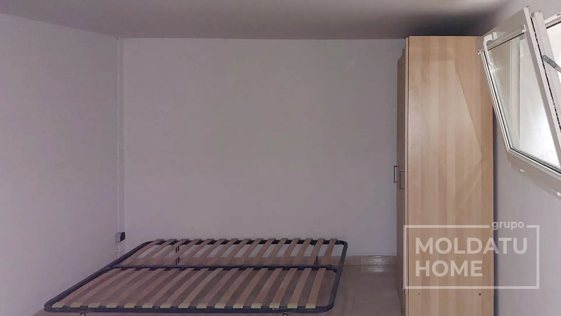 Schlafzimmer von Einfamilien-Reihenhaus zum Verkauf in Bilbao  mit Klimaanlage, Heizung und Privatgarten